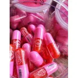 Variedad de Brillos Labiales Hidratantes Mini Bloom Mimosa en tonos rojo y transparente, presentados en envases tipo cápsula rosa.