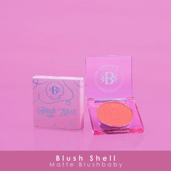 Rubor en Polvo Blushbaby tono Blush Shell con acabado mate, ideal para un look natural y duradero. Presentación elegante en estuche rosa.