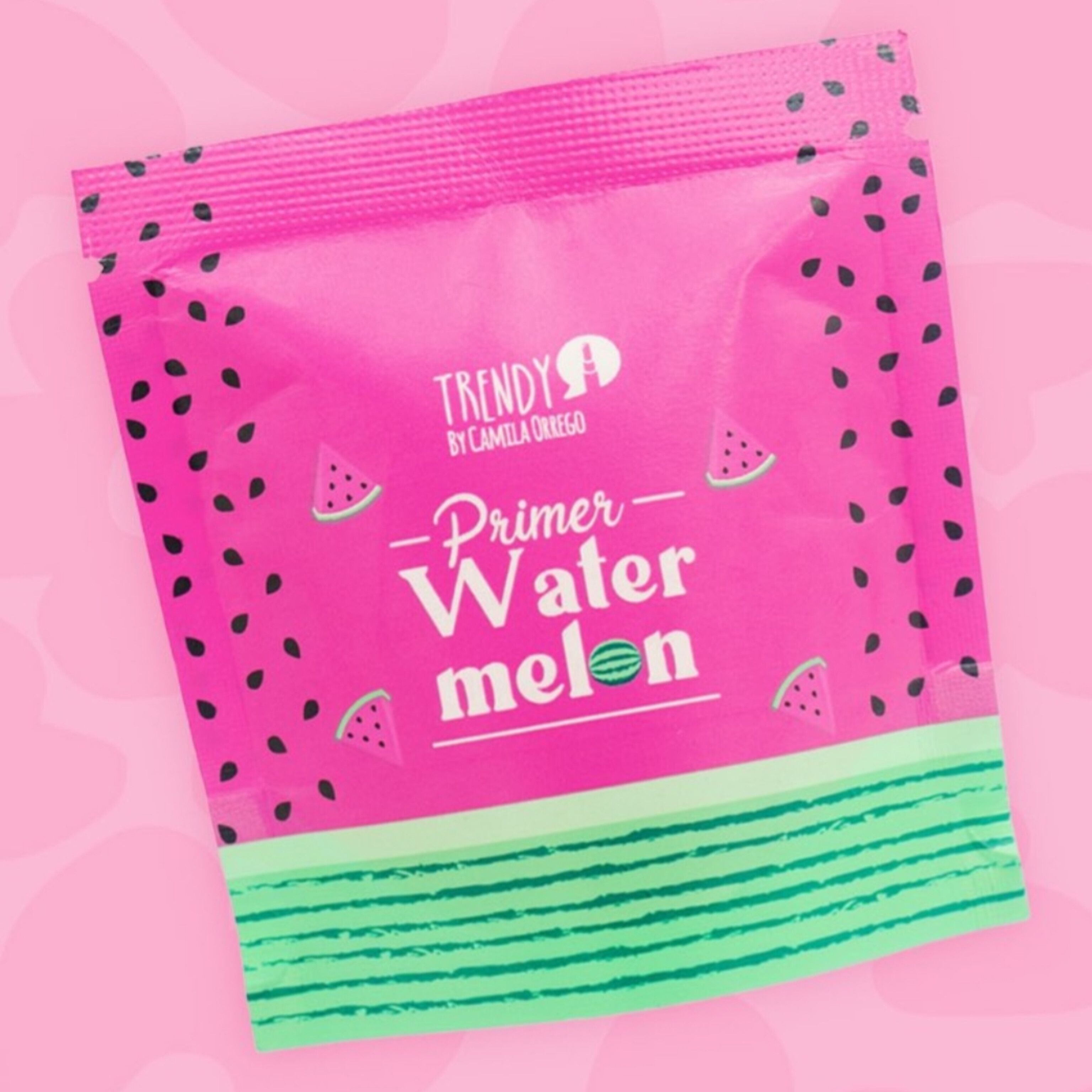 Sachet Primer Serum Watermelon Trendy 30ml Gel prepara e hidrata la piel con extracto de sandía, minimiza poros y prolonga la duración del maquillaje con acabado mate.